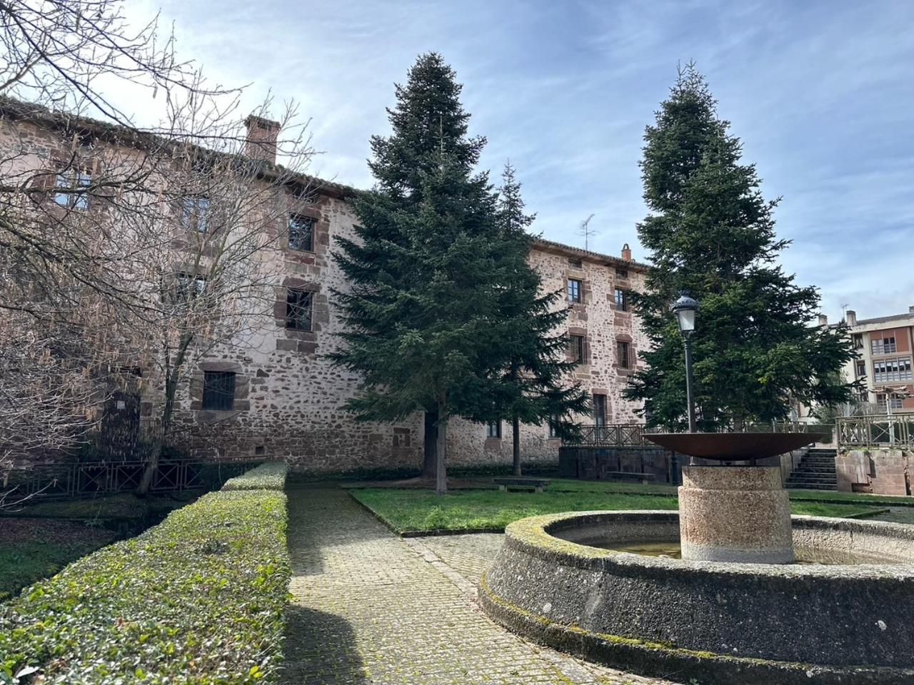 Hotel Y Albergue Real Fabrica De Ezcaray Luaran gambar